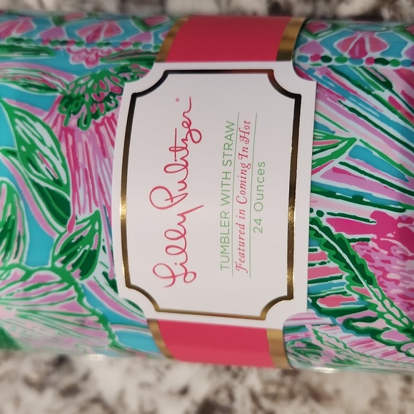 Lilly pulitzer tumbler with straw coming in hot - Picture 2 of 4
